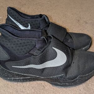 Nike Black and White Sports Shoes